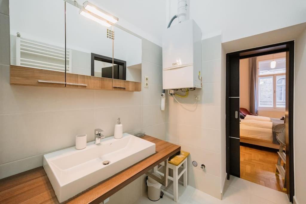 Your Dream At Vaci Street Apartment Budapest