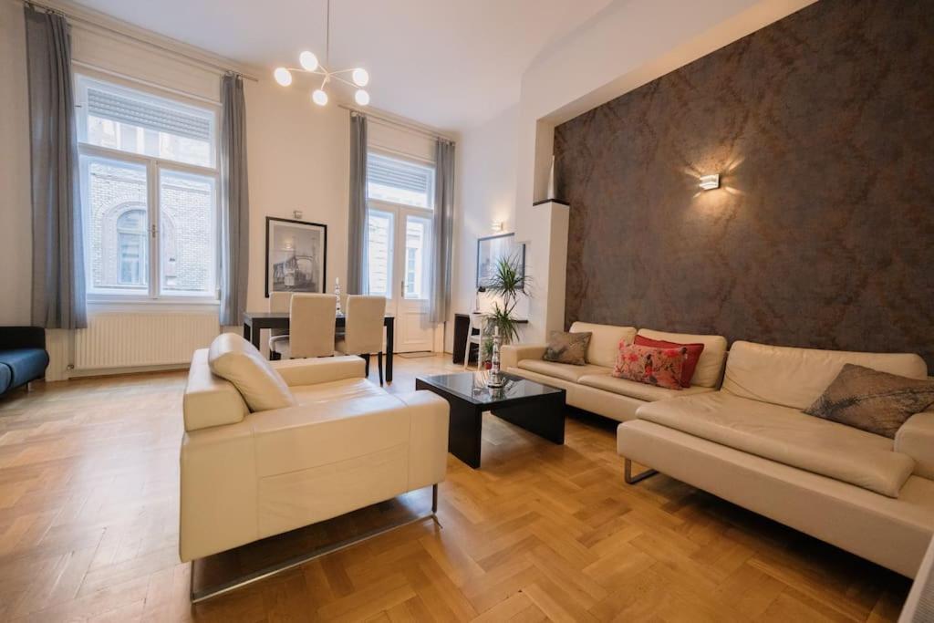 Your Dream At Vaci Street Apartment Budapest
